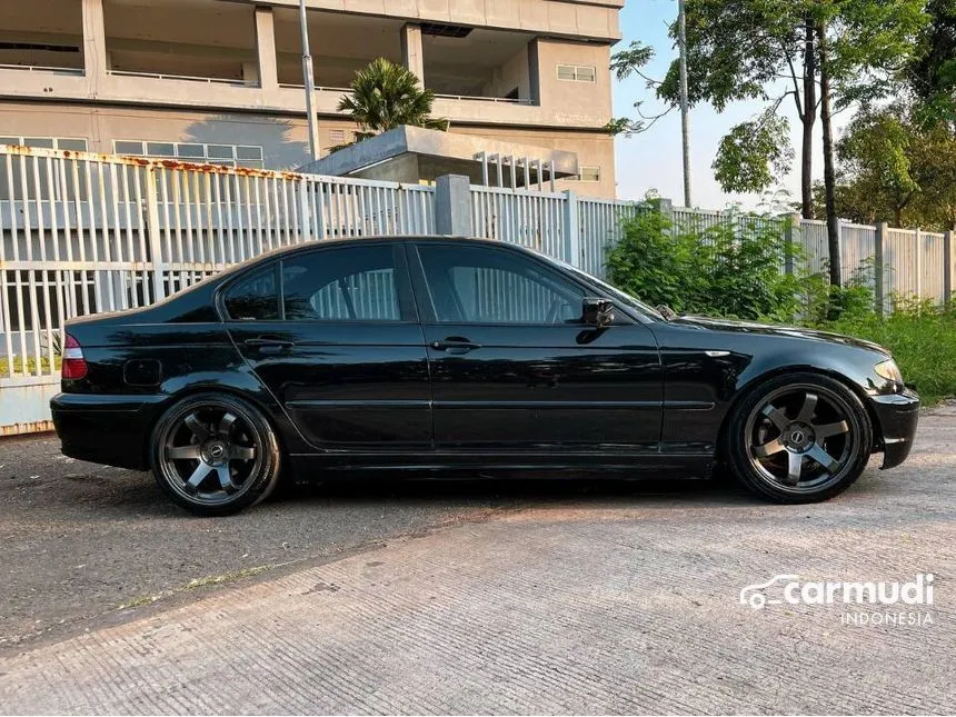 2004 BMW 318i Sedan