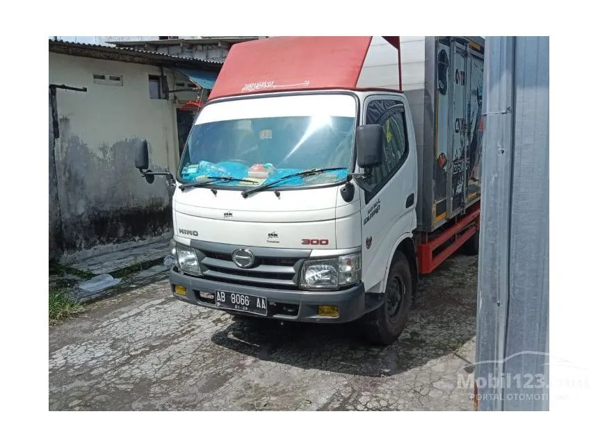 2020 Hino Dutro 110 SDL Trucks