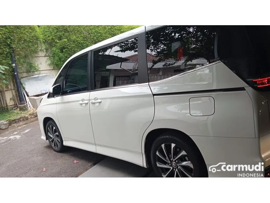 2023 Toyota Voxy (Premium Color) MPV
