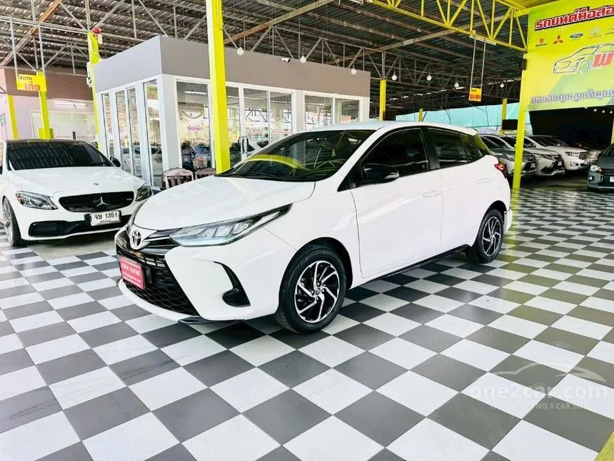 2020 Toyota YARIS Mid Hatchback