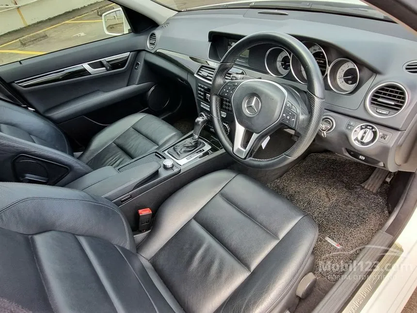 2012 Mercedes-Benz C200 Avantgarde CGI Sedan