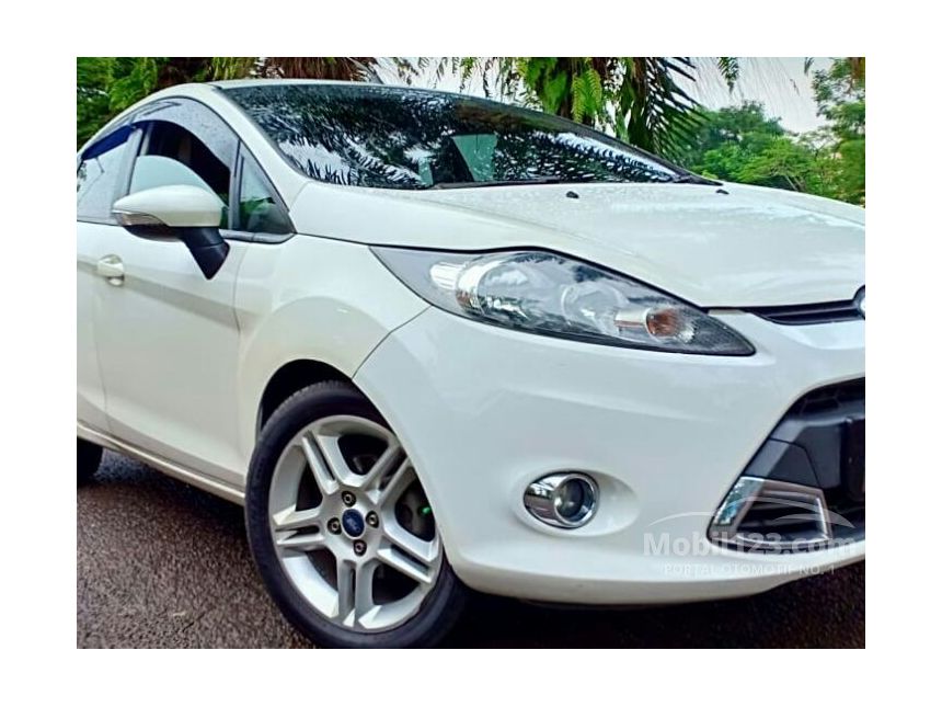 Jual Mobil Ford Fiesta 2011 Sport+ 1.6 di Banten Automatic 