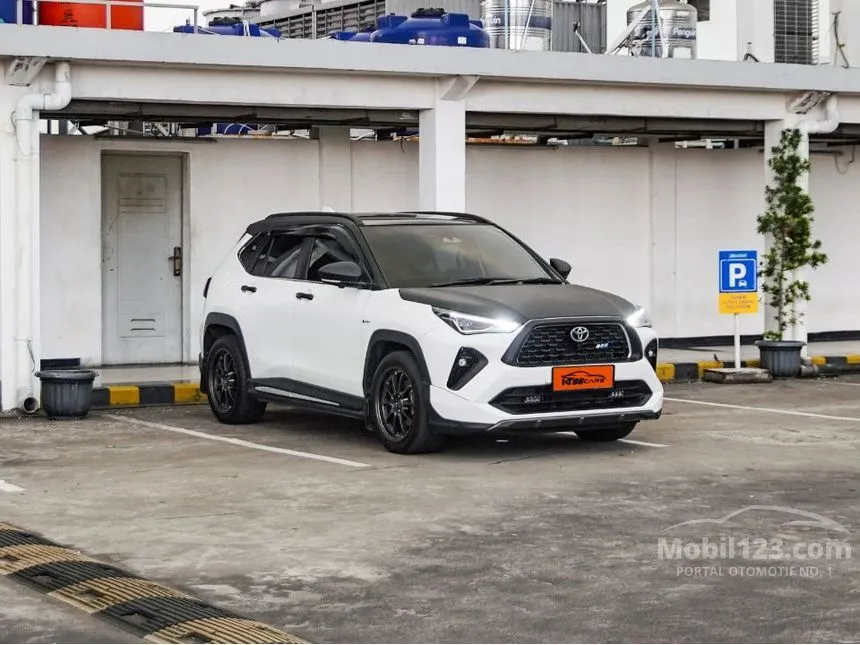 2023 Toyota Yaris Cross S HV (2 Tone) with GR Parts Aero Pkg SUV