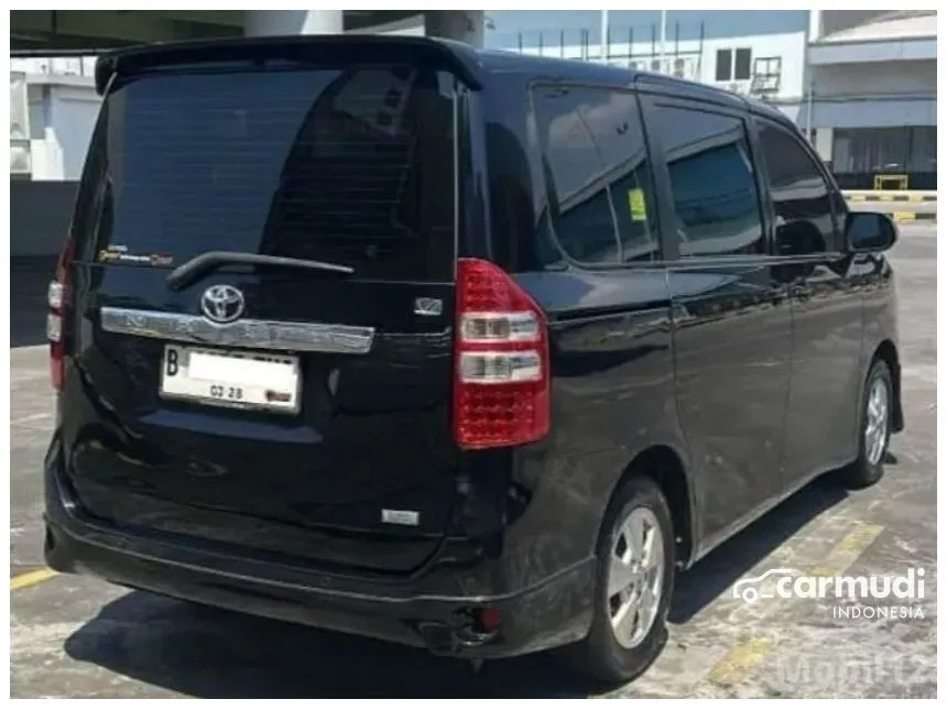 2013 Toyota NAV1 V Luxury MPV