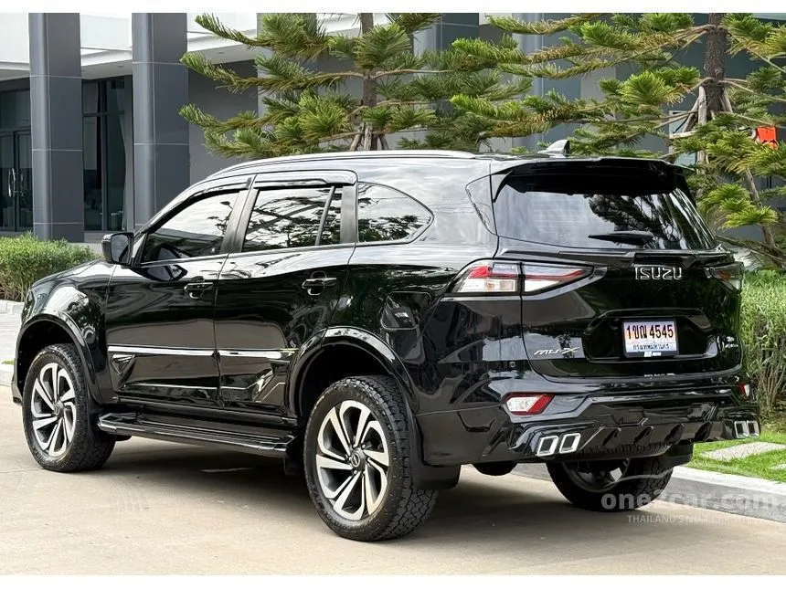 2022 Isuzu MU-X Ultimate SUV