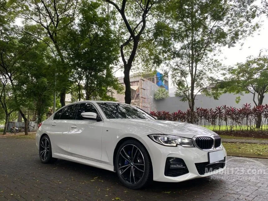 Jual Mobil BMW 330i 2021 M Sport 2.0 di DKI Jakarta Automatic Sedan Putih Rp 850.000.000