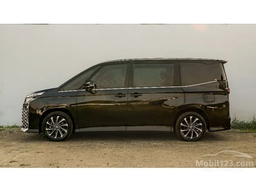 2022 Toyota Voxy MPV