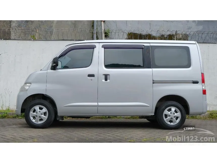 2019 Daihatsu Gran Max Mini Bus D Van