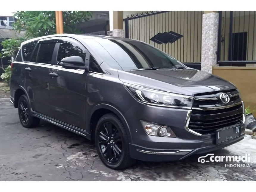 Jual Mobil Toyota Innova Venturer 2019 2.4 di Jawa Timur Automatic Wagon Abu