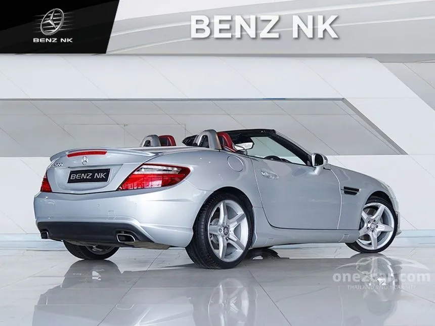 2013 Mercedes-Benz SLK200 AMG Dynamic BlueEFFICIENCY Convertible