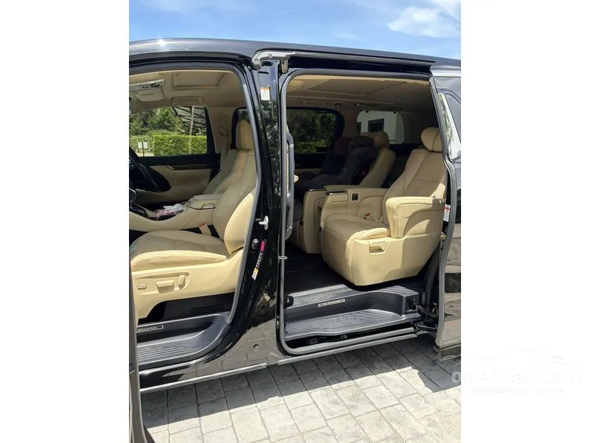 2019 Toyota ALPHARD Hybrid SR C-Package E-Four Van