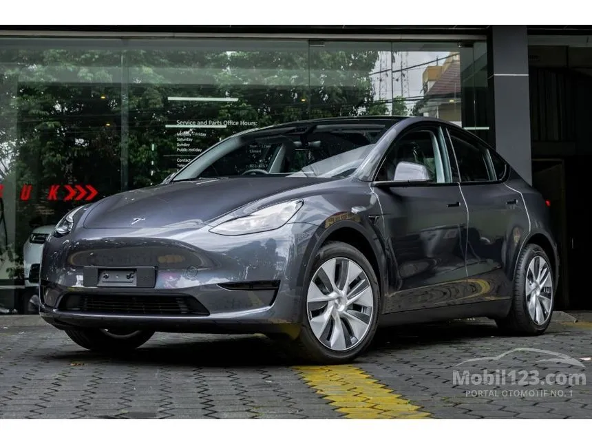 Jual Mobil Tesla Model Y 2022 Standard Range di Banten Automatic Wagon Silver Rp 1.800.000.000