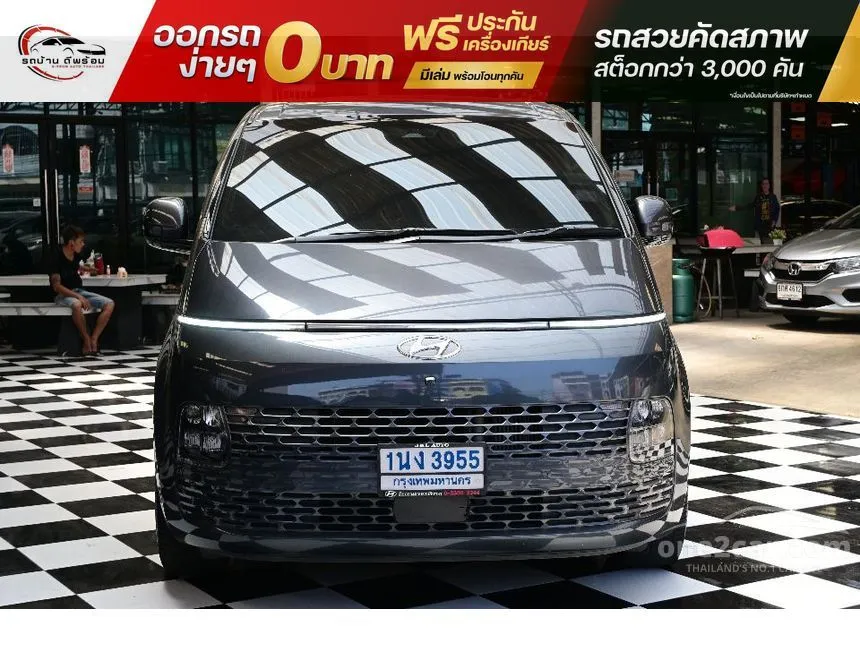 2022 Hyundai Staria SEL Van