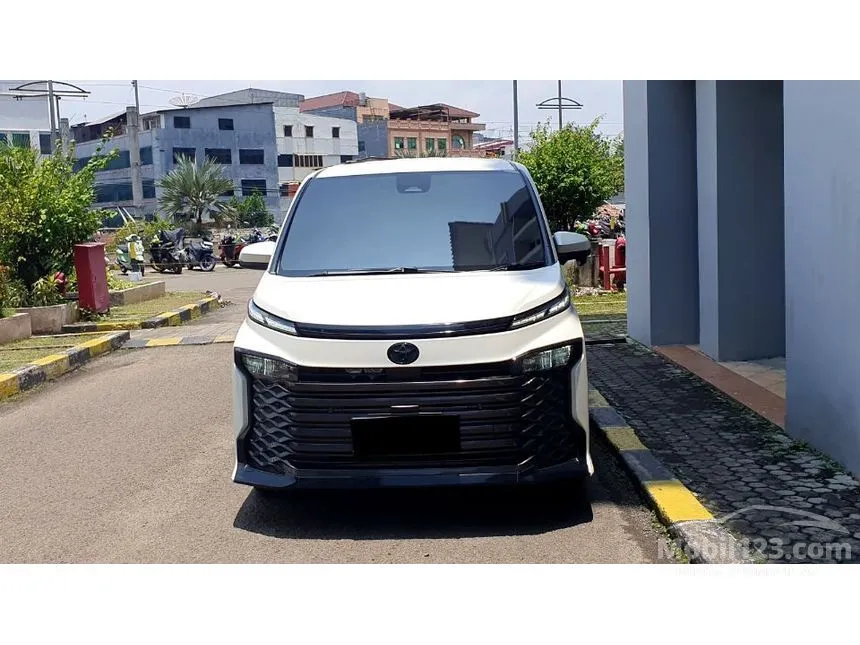 2022 Toyota Voxy (Premium Color) MPV