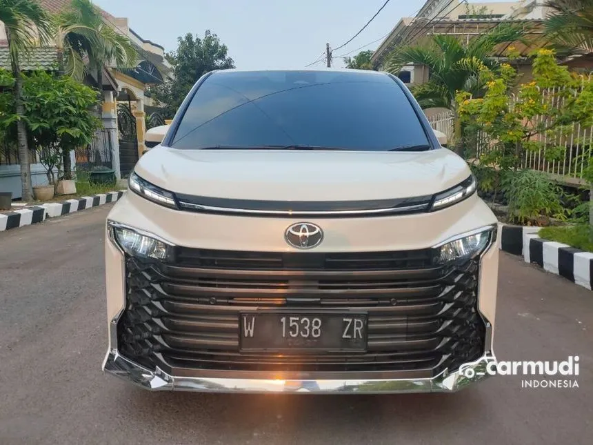 Jual Mobil Toyota Voxy 2022 2.0 di Jawa Timur Automatic Wagon Putih Rp 555.000.000