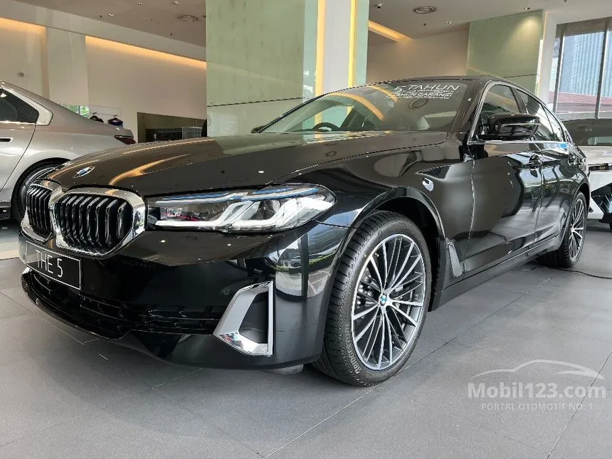 Jual Mobil BMW 530i 2023 Opulence 2.0 di DKI Jakarta Automatic Sedan ...
