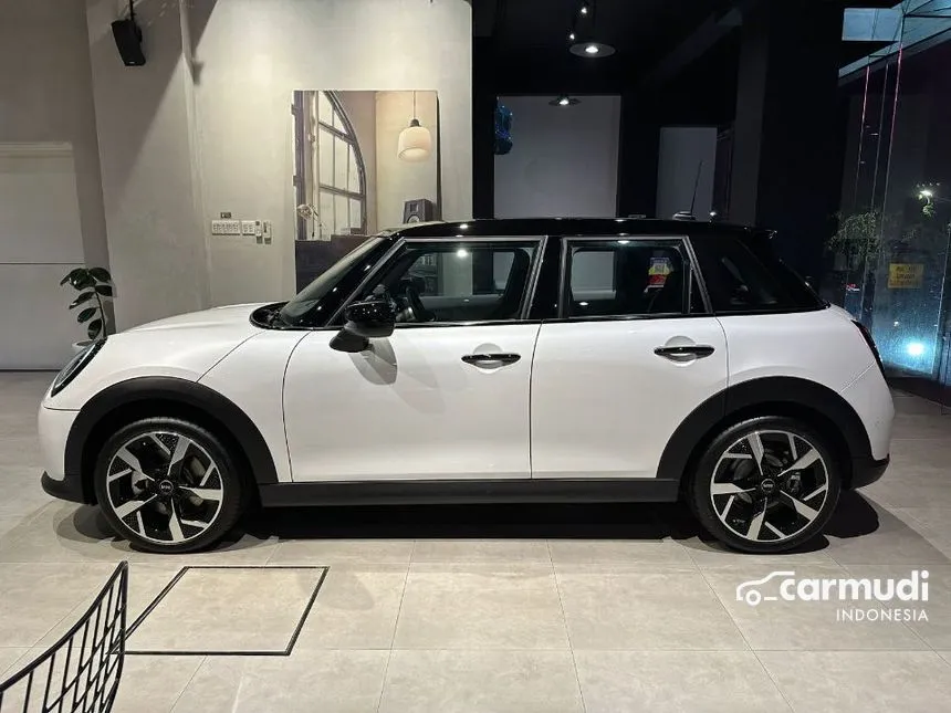 2024 MINI Cooper S Resolute Edition 5 Door Hatchback