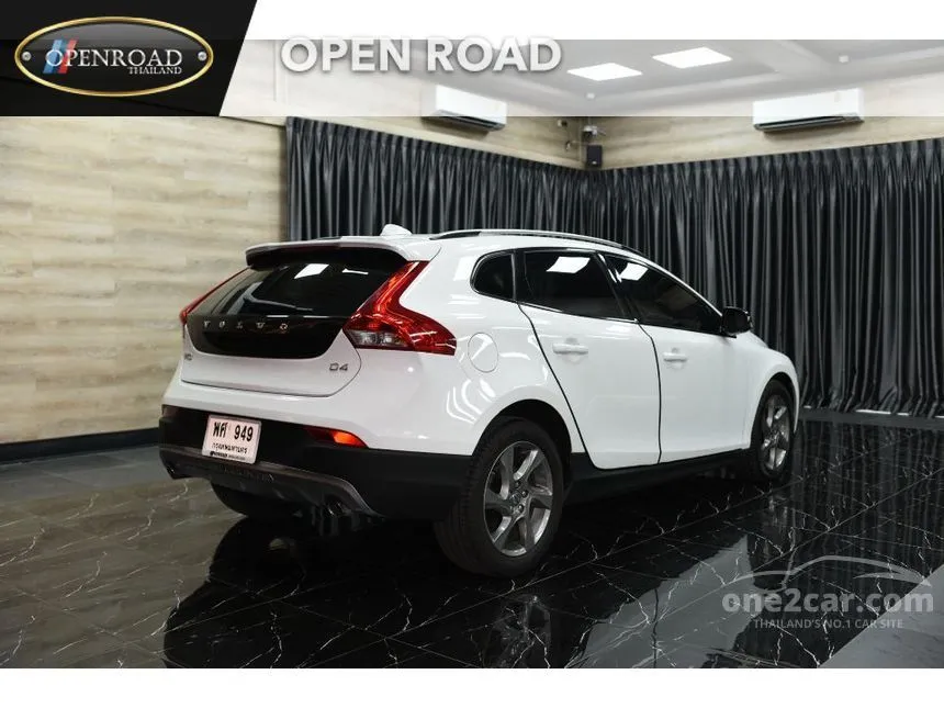 2016 Volvo V40 D4 Cross Country Wagon
