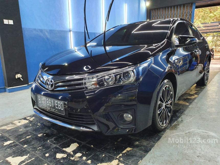 Mobil Toyota Corolla Altis