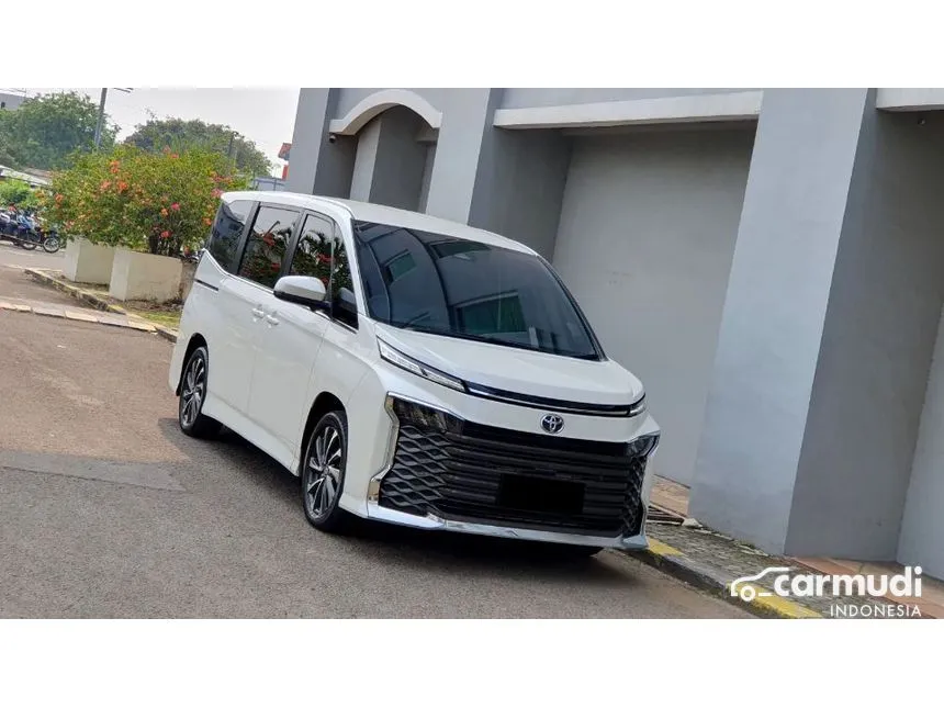 2023 Toyota Voxy (Premium Color) MPV