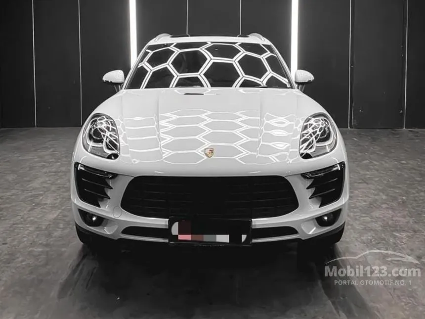 2015 Porsche Macan SUV