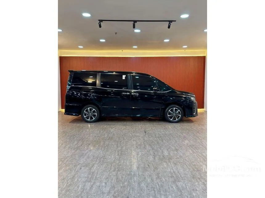 2021 Toyota Voxy MPV