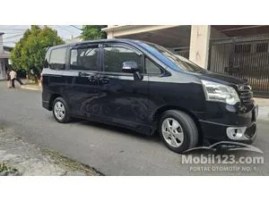 2013 Toyota NAV1 2.0 V MPV