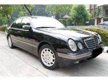 2001 Mercedes-Benz E260 2.6 Elegance Sedan