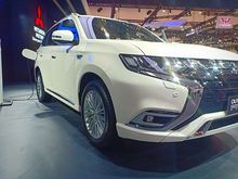 Mitsubishi OUTLANDER PHEV 2.4 HYBRID ULTIMATE 4X4 2019 TDP 257 Juta
