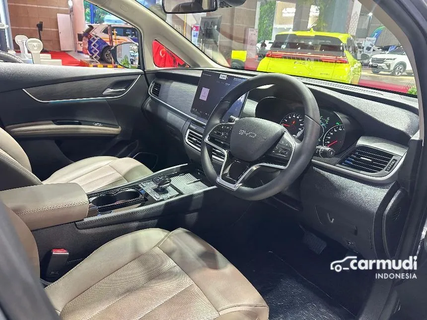 2025 BYD M6 Superior 7-seaters MPV
