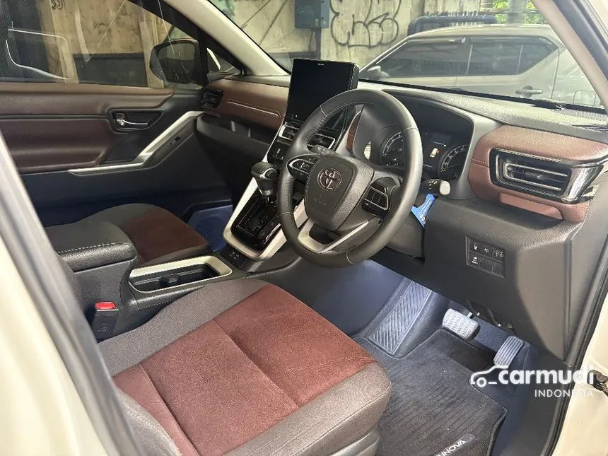 2023 Toyota Kijang Innova Zenix V (Premium Color) MPV