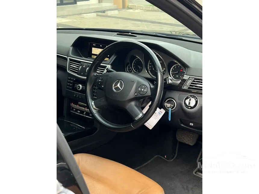 2010 Mercedes-Benz E300 Avantgarde AMG Sedan