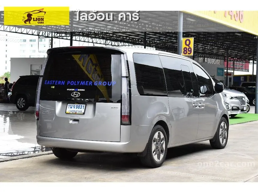 2023 Hyundai Staria SEL Van