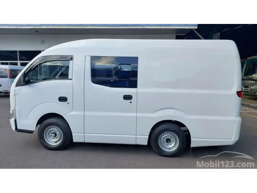 2025 Isuzu Traga Blindvan Van