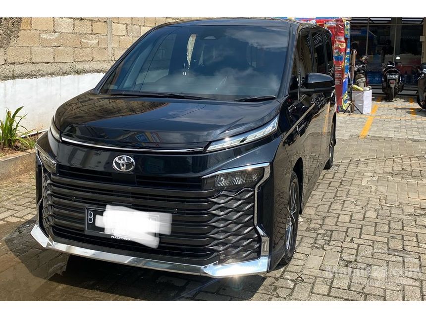 Jual Mobil Toyota Voxy 2022 (Premium Color) 2.0 di Banten Automatic MPV ...