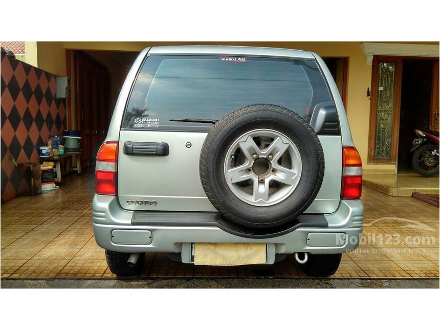 2003 Suzuki Escudo SUV