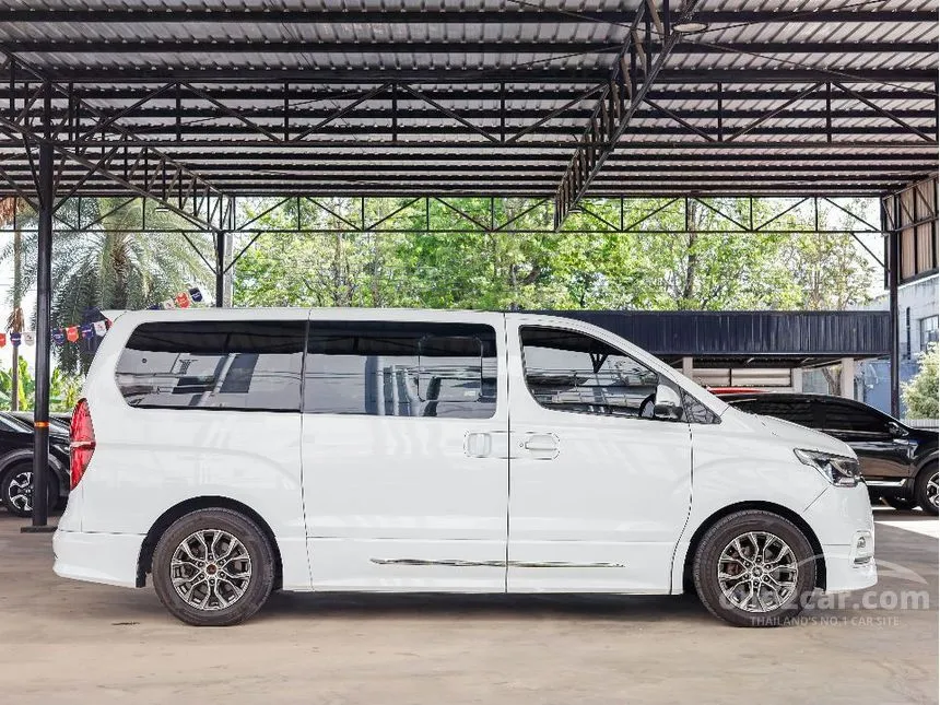 2020 Hyundai GRAND STAREX Premium Wagon