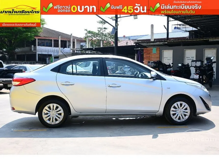 2018 Toyota Yaris Ativ J Sedan