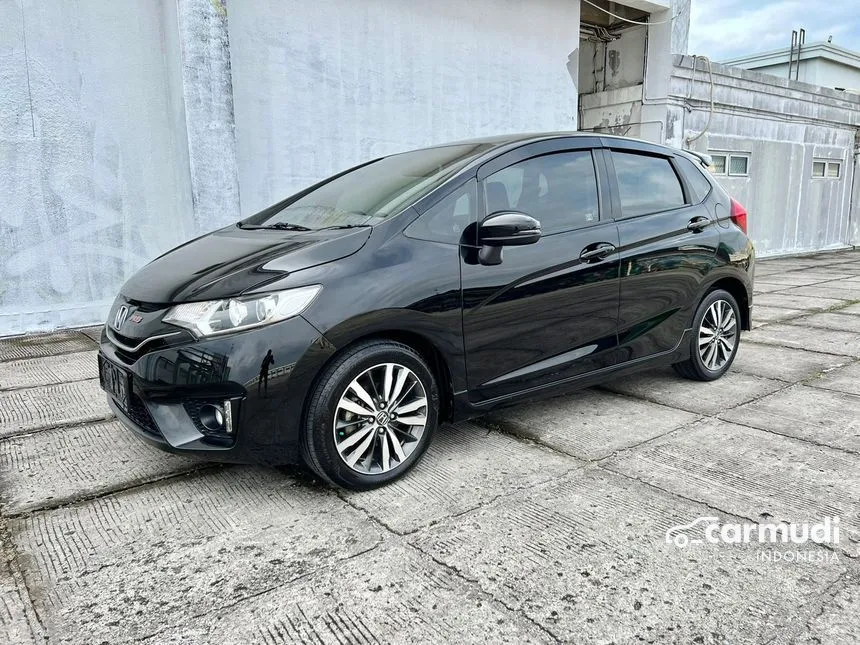 mobil honda jazz hitam