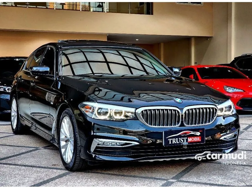 Jual Mobil BMW 530i 2019 Luxury 2.0 di Jawa Timur Automatic Sedan Hitam Rp 615.000.000