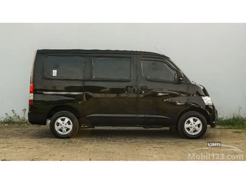 2021 Daihatsu Gran Max Mini Bus D Van