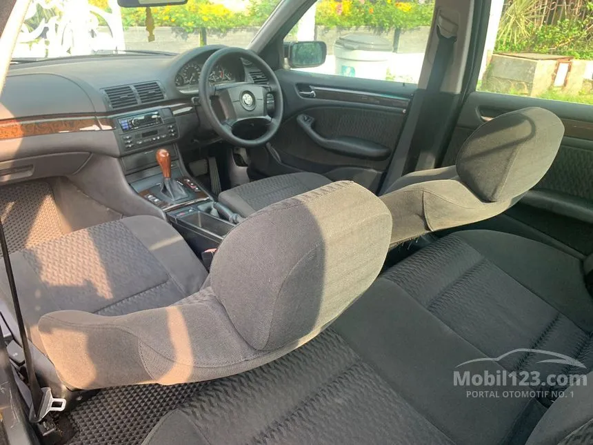 2000 BMW 323i Sedan