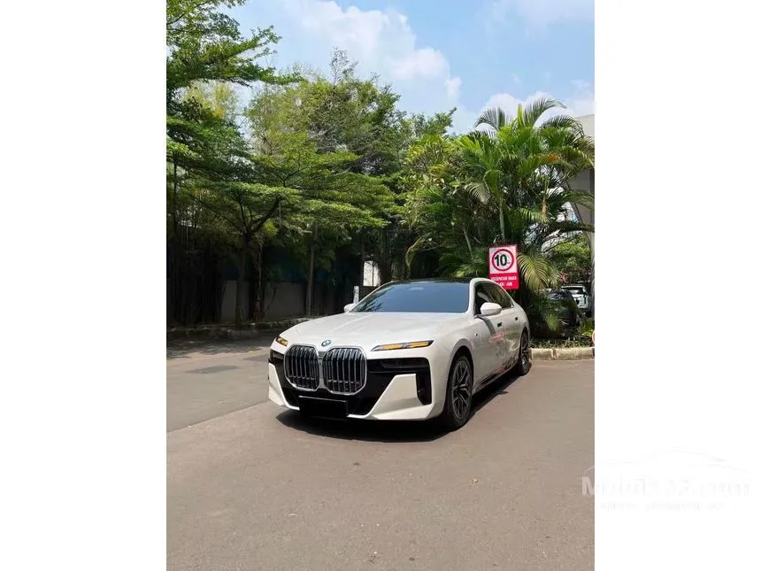2024 BMW 735i M Sport Sedan