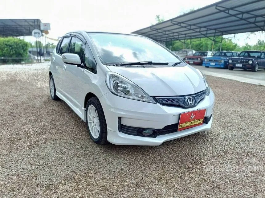 2013 Honda JAZZ SV Hatchback