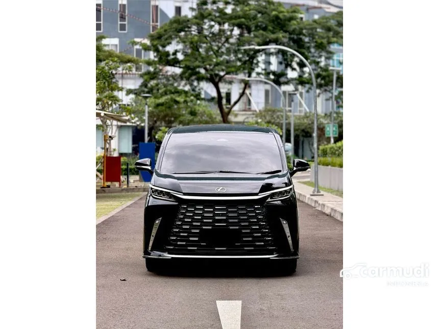 2024 Lexus LM 350h 4 Seater MPV