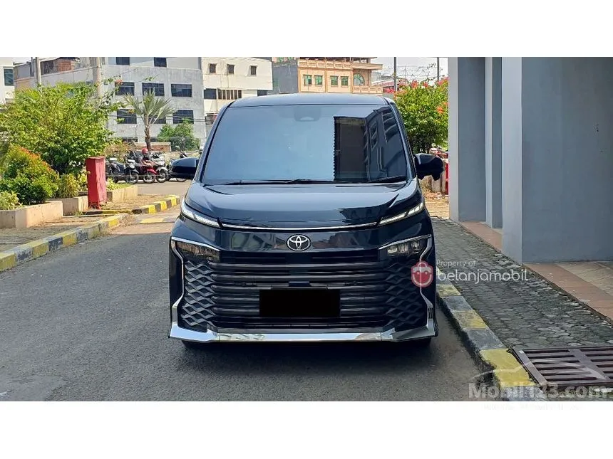 2022 Toyota Voxy MPV