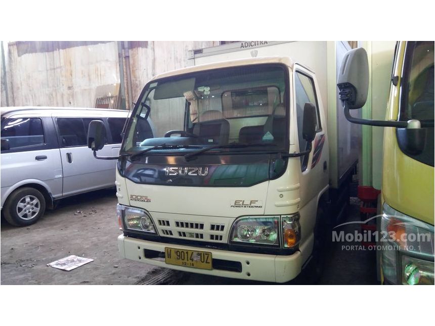 Jual Mobil Isuzu Elf 2013 4.6 di Jawa Timur Manual Trucks Putih Rp 165 