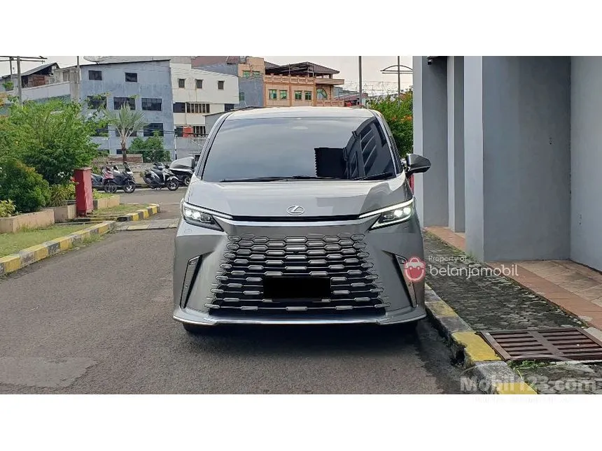 2025 Lexus LM 350h 4 Seater MPV