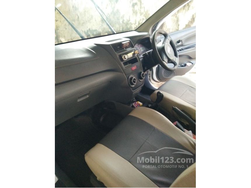 2014 Daihatsu Xenia M STD MPV
