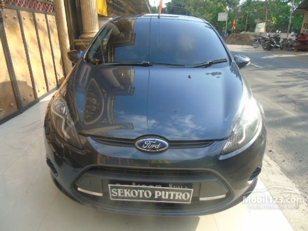 Ford Mobil bekas dijual di Jawa-timur Indonesia - Dari 